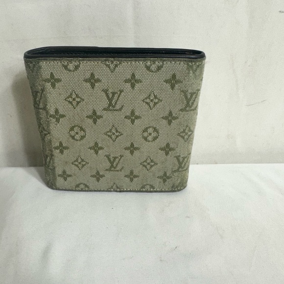Louis Vuitton Wallet - Picture 2 of 11